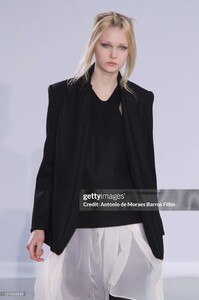 _20110301_MoonYoungHee_FW2011_Paris_1_3_gettyimages-127610533-2048x2048.jpg