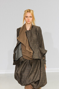 _20110301_MoonYoungHee_FW2011_Paris_2_2.jpg