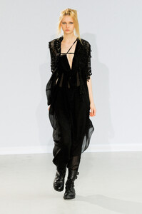 _20110301_MoonYoungHee_FW2011_Paris_3_1.jpg