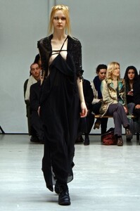 _20110301_MoonYoungHee_FW2011_Paris_3_Moon-Young-Hee-38.jpg