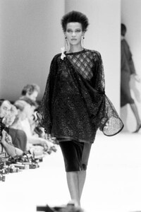 amaliaV-Versace Fall 1985-rtw (4).jpg