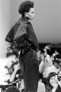 amaliaV-Versace Fall 1985-rtw (7).jpg