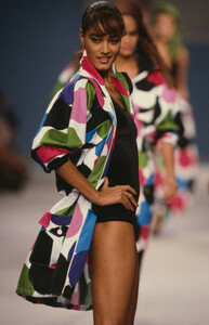 annefiona-Enrico Coveri, Prêt-à-Porter, collection Printemps-été 1995.jpg