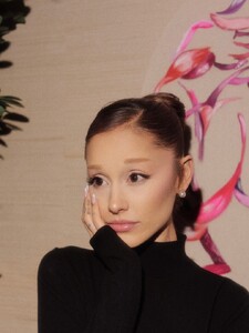 arianagrande-20260108_230428-2699873102.jpg