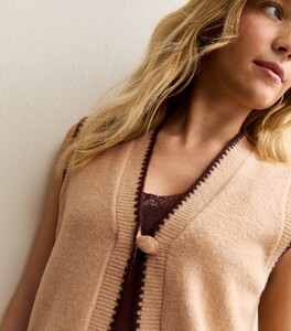 camel-blanket-stitch-knit-waistcoat (2).jpg