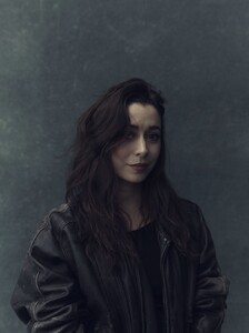 cristin-milioti-in-black-leather-jacket-for-deadline-studio-sundance-2026-0.jpg