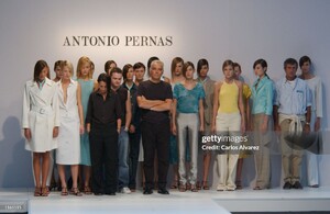 group s02pernas  mckay-sydonie-sanz-pelegri-martaE  Madrid.jpg