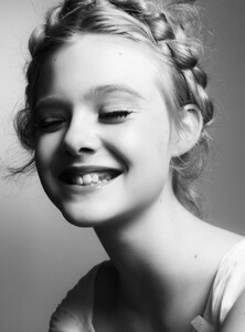 img-elle-fanning-1_141225659251-743x1000.jpg