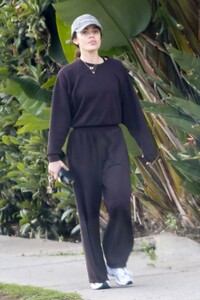 lucy-hale-in-studio-city-street-style-december-2025-3.jpg