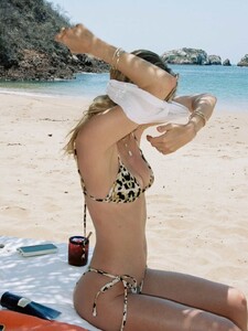 maggierawlins feed 2026-01-06 05.13 DTJ8jS8DoQr_2_5 610186462_18499236337076468_3792179793659726816_n.jpg