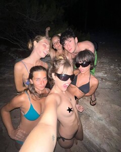 maneskin_in.hearts_2901170800486093356's2025-8-18-20.23.554 story.jpeg