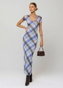 nari-dress-in-blur-8364801.jpg