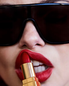 shot-04-red-lip-smoking-0438-page001-696f950f14646.jpg
