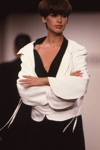 sjanes-Cerruti 1881- rtw Spring Summer 1990 (3).jpg