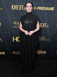 zoey-deutch-at-2026-astra-film-awards-0.jpg