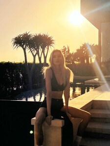 [2026.02.02] stellamaxwell_625787451_18567628213030343_3571776172400887629_n.jpg