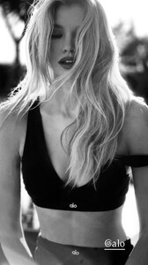 [2026.02.02] stellamaxwell's2026-2-2-20.4.455 story.jpg