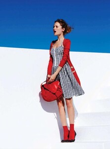 Cosmopolitan (UK) April 2011 (Beyonce)_0136.jpg