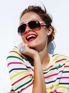 Cosmopolitan (UK) April 2011 (Beyonce)_0138.jpg