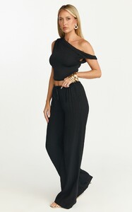 EVenz - Showpo - Leonie_Pants_-_Mid_Waisted_Cheesecloth_Relaxed_Pants_in_Black_6.jpg