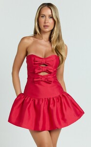 EVenz - Showpo - Otis_Mini_Dress_-_Strapless_Fit_And_Flare_Bubble_Hem_Dress_in_Red_004.jpg