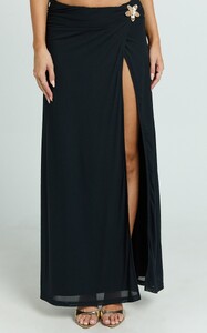 EVenz - Showpo - Runaway_The_Label_-_Farley_Maxi_Skirt_in_Black_004.jpg