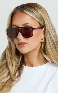 EVenz - Showpo - Vera_Sunglasses_-_Square_Sunglasses_in_Torte_2.jpg