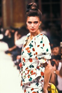 Emanuel Ungaro 1988 Haute Couture SS 42.jpg