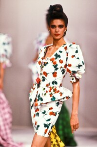 Emanuel Ungaro 1988 Haute Couture SS 43.jpg