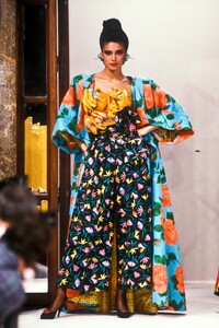 Emanuel Ungaro 1988 Haute Couture SS 55.jpg
