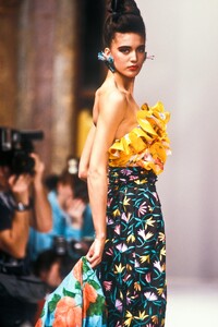 Emanuel Ungaro 1988 Haute Couture SS 56.jpg