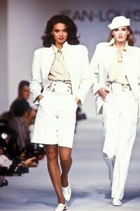 Jean Louis Scherrer 1988 SS 8.jpg