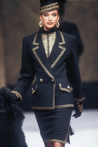 Jean Louis Scherrer 1989 Haute Couture  FW 11.jpg