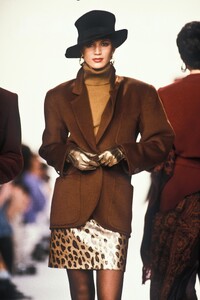 Jean Louis Scherrer 1990 FW 11.jpg