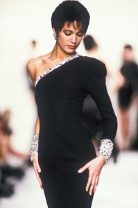 Jean Louis Scherrer 1990 FW 13.jpg