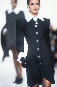 Jean Louis Scherrer 1991 FW 62.jpg