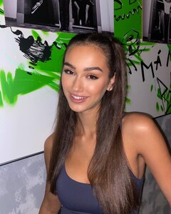 MarketaM - 365427314__2023-08-08_1440x1800.jpg