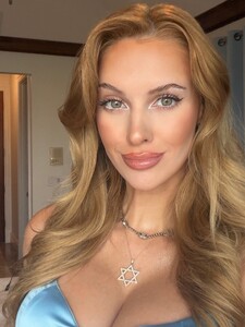 VRajek - IG - 2025-11-28_1320x1760_37.jpg