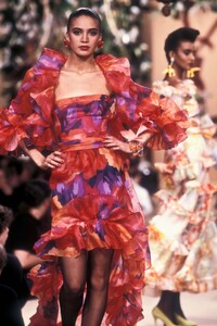 Yves Saint Laurent 1988 Haute Couture 202.jpg