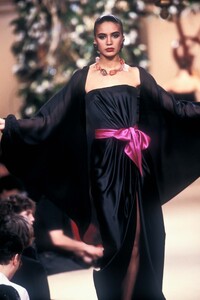 Yves Saint Laurent 1988 Haute Couture 266.jpg