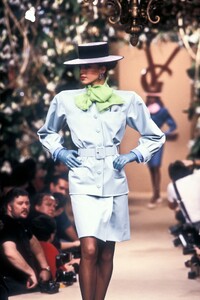 Yves Saint Laurent 1988 Haute Couture 28.jpg