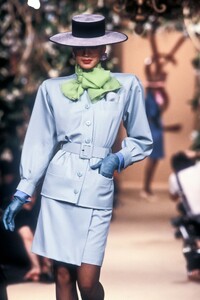 Yves Saint Laurent 1988 Haute Couture 29.jpg