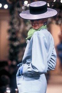 Yves Saint Laurent 1988 Haute Couture 31.jpg