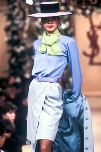 Yves Saint Laurent 1988 Haute Couture 32.jpg
