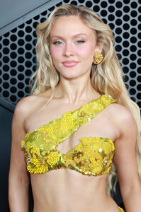 Zara_Larsson_at_the_68th_Annual_Grammy_Awards_in_Los_Angeles_02-01-2026__45_.jpg