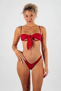 maillotdebain-bellesdespins-rouge-triangle-blaconnet-string-tanga-stvalentin1.jpg